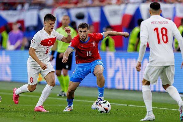 雷速官网下载-苏格兰队备战欧国联关键战和捷克队交锋