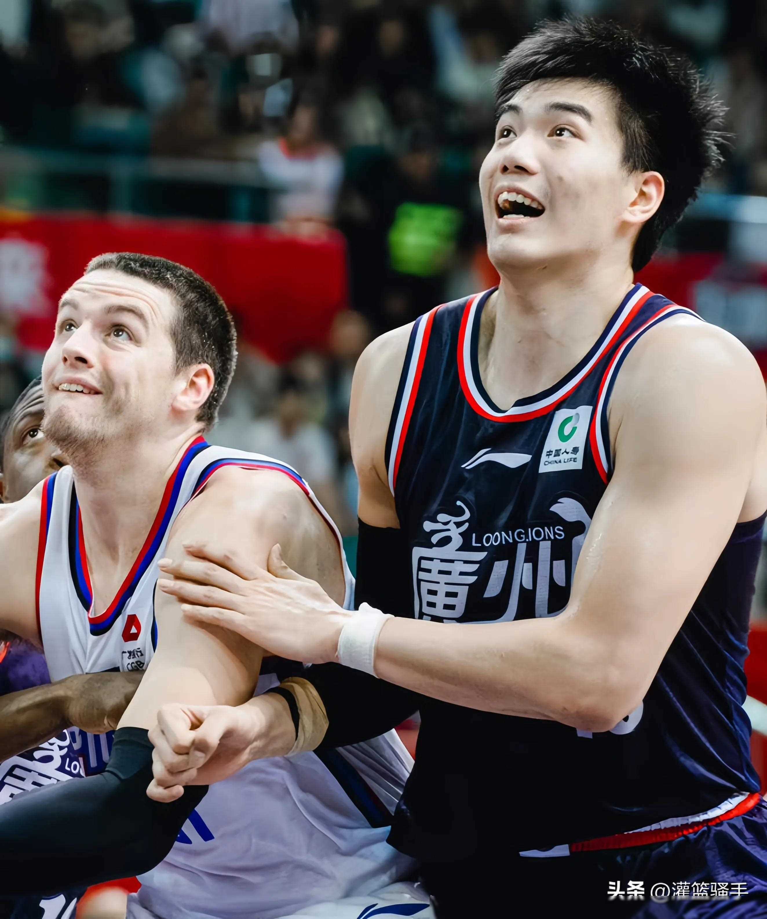 雷速直播-紧张对决场面一触即发，精彩集锦不断