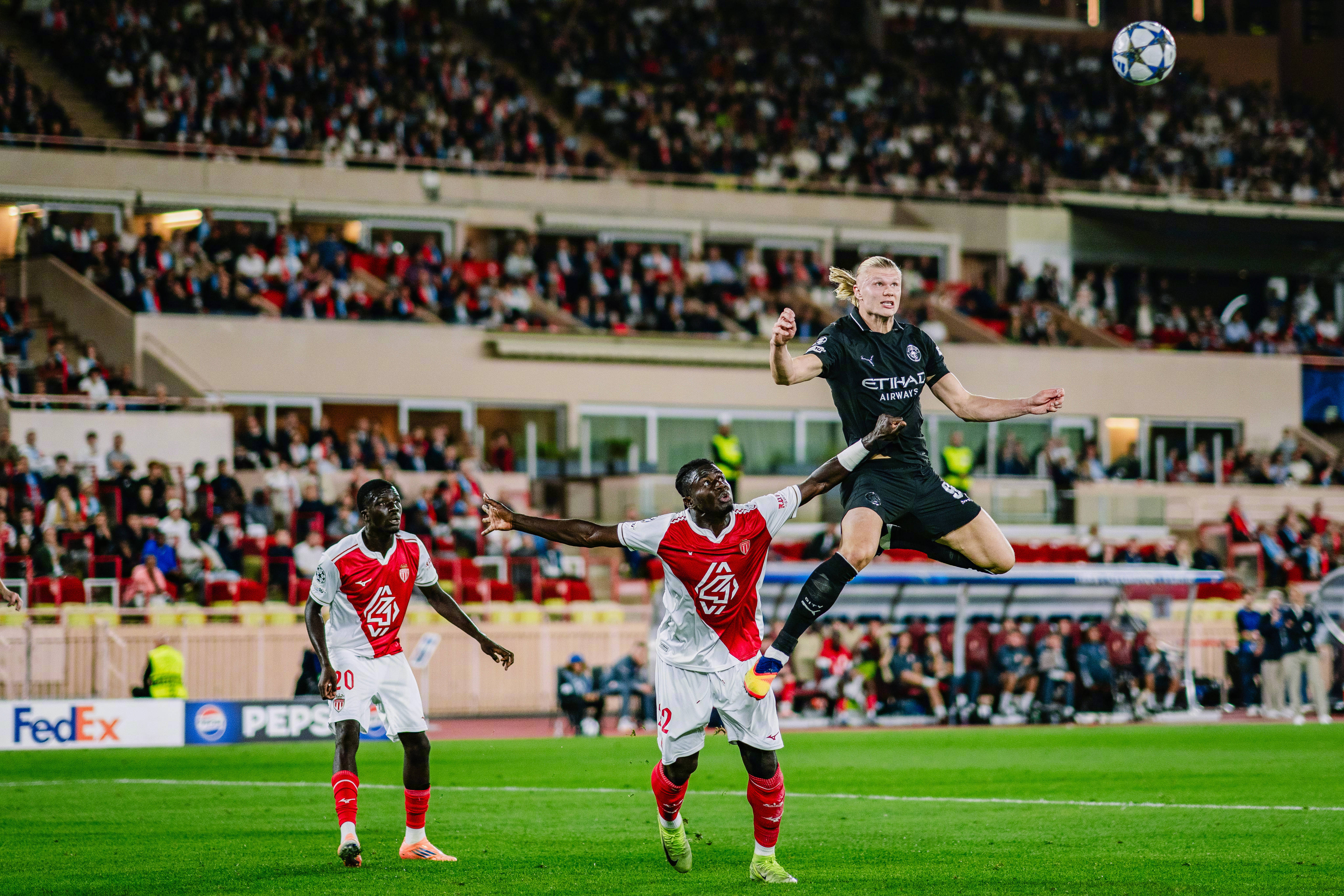 雷速直播-曼城队在对阵波尔图比赛中获得胜利,状态稳定